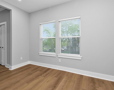 6918 Dumble Street - Photo Thumbnail 15