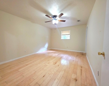 12105 Old County Road - Photo Thumbnail 7