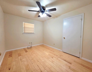 12105 Old County Road - Photo Thumbnail 10