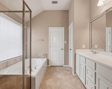 2935 Fair Chase Drive - Photo Thumbnail 7