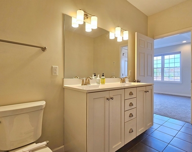 252 N Jefferson - Photo Thumbnail 11
