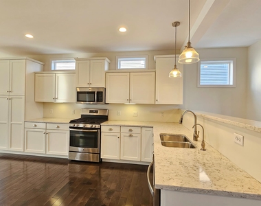 252 N Jefferson - Photo Thumbnail 3