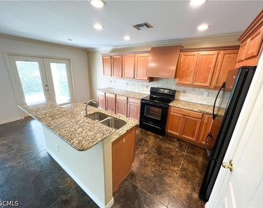 2032 Nw 5th Street - Photo Thumbnail 1