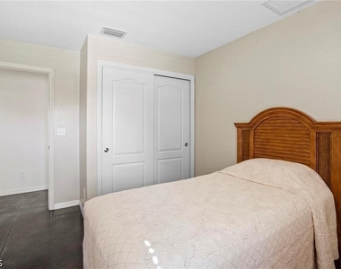 2032 Nw 5th Street - Photo Thumbnail 10