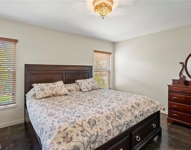 2032 Nw 5th Street - Photo Thumbnail 7