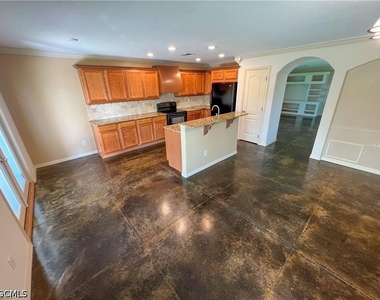 2032 Nw 5th Street - Photo Thumbnail 3