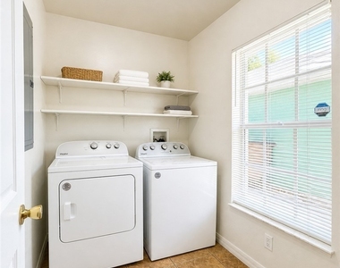 509 Ne 24th Place - Photo Thumbnail 16