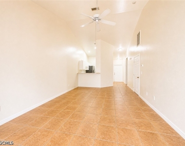 509 Ne 24th Place - Photo Thumbnail 2