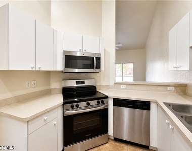 509 Ne 24th Place - Photo Thumbnail 3