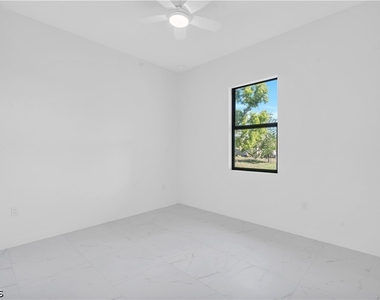 3617 Nw 38th Terrace - Photo Thumbnail 17