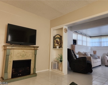 1064 Villa Drive - Photo Thumbnail 9