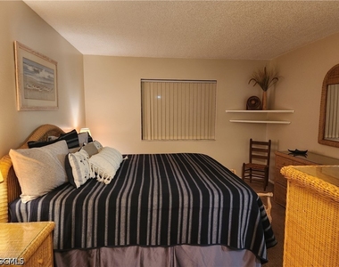 1064 Villa Drive - Photo Thumbnail 14