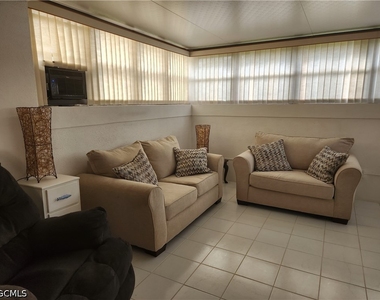 1064 Villa Drive - Photo Thumbnail 12