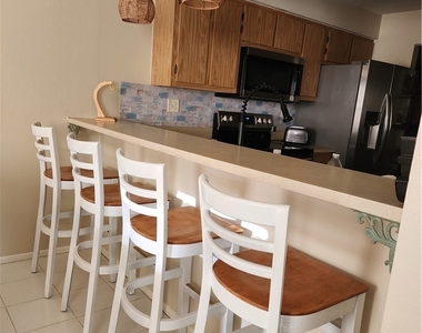 1064 Villa Drive - Photo Thumbnail 6