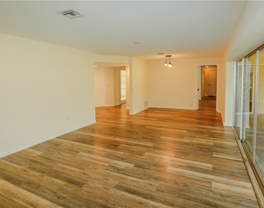 5654 Eichen Circle W - Photo Thumbnail 2