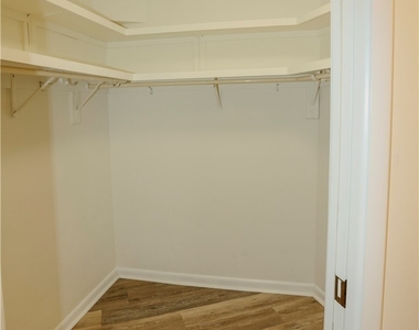 5654 Eichen Circle W - Photo Thumbnail 12