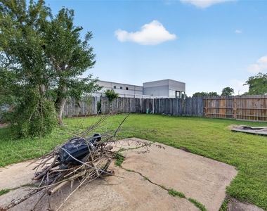 8203 Lone Quail Drive - Photo Thumbnail 30