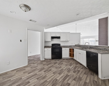 8203 Lone Quail Drive - Photo Thumbnail 16