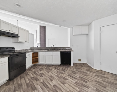 8203 Lone Quail Drive - Photo Thumbnail 14
