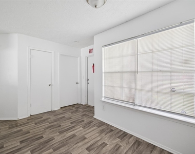 8203 Lone Quail Drive - Photo Thumbnail 13
