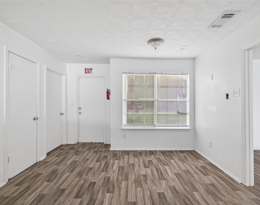 8203 Lone Quail Drive - Photo Thumbnail 6