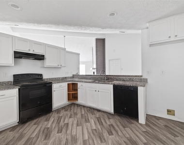 8203 Lone Quail Drive - Photo Thumbnail 15