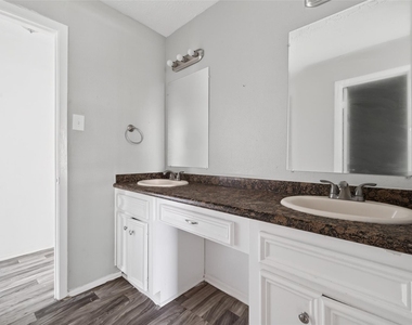 8203 Lone Quail Drive - Photo Thumbnail 20