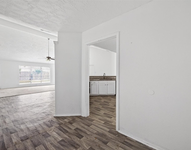 8203 Lone Quail Drive - Photo Thumbnail 5