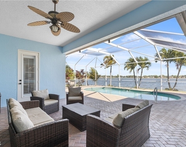 2202 Grove Drive - Photo Thumbnail 4