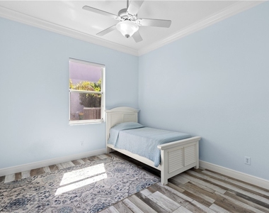 2202 Grove Drive - Photo Thumbnail 22