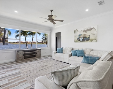 2202 Grove Drive - Photo Thumbnail 16