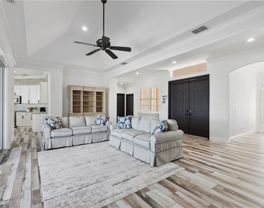2202 Grove Drive - Photo Thumbnail 9