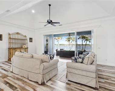 2202 Grove Drive - Photo Thumbnail 3