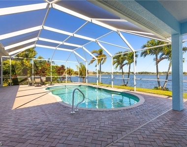 2202 Grove Drive - Photo Thumbnail 10