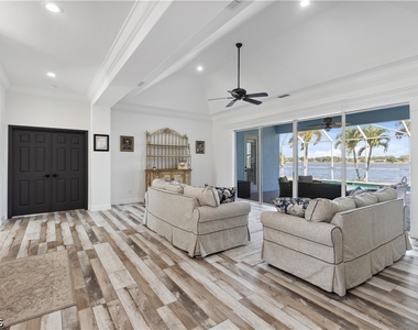 2202 Grove Drive - Photo Thumbnail 7