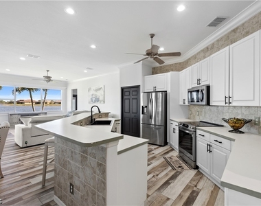 2202 Grove Drive - Photo Thumbnail 2