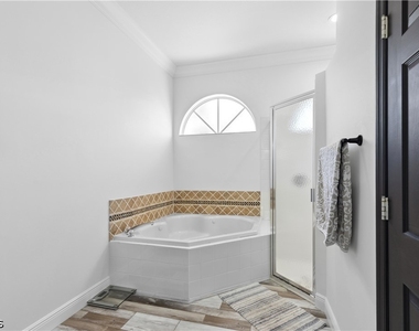 2202 Grove Drive - Photo Thumbnail 27