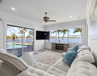 2202 Grove Drive - Photo Thumbnail 15