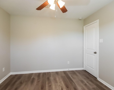 261 Kellyn Court - Photo Thumbnail 12