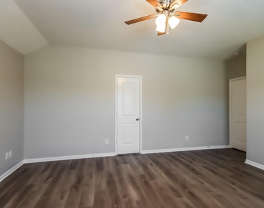 261 Kellyn Court - Photo Thumbnail 7