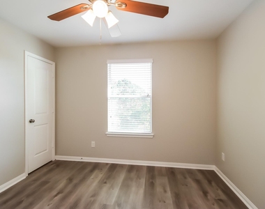 261 Kellyn Court - Photo Thumbnail 11
