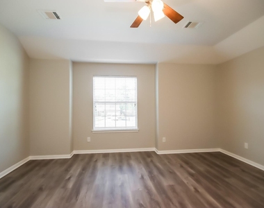 261 Kellyn Court - Photo Thumbnail 6