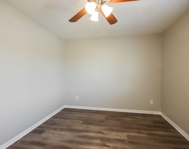 261 Kellyn Court - Photo Thumbnail 10