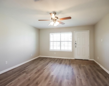 261 Kellyn Court - Photo Thumbnail 2