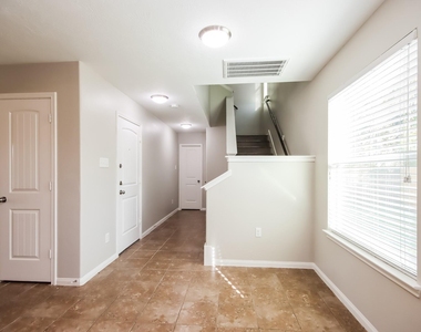 261 Kellyn Court - Photo Thumbnail 3