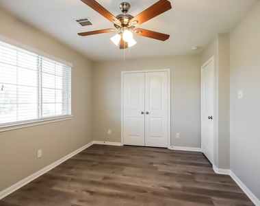 261 Kellyn Court - Photo Thumbnail 9