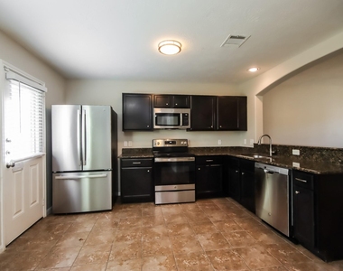 261 Kellyn Court - Photo Thumbnail 4