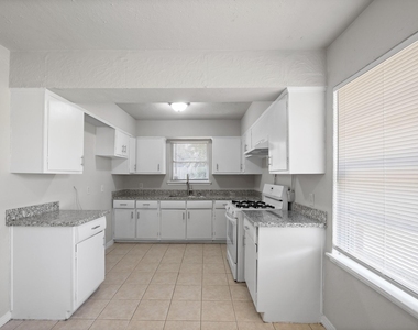 8410 Bob White Drive - Photo Thumbnail 3