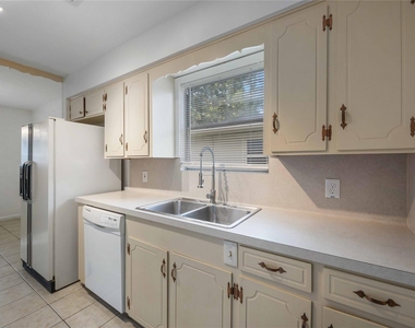 814 Alyse Street - Photo Thumbnail 12
