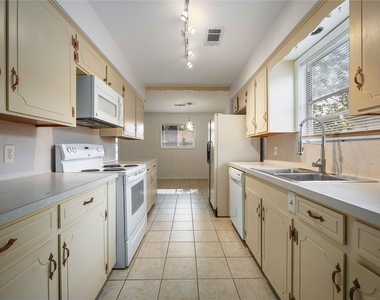 814 Alyse Street - Photo Thumbnail 11